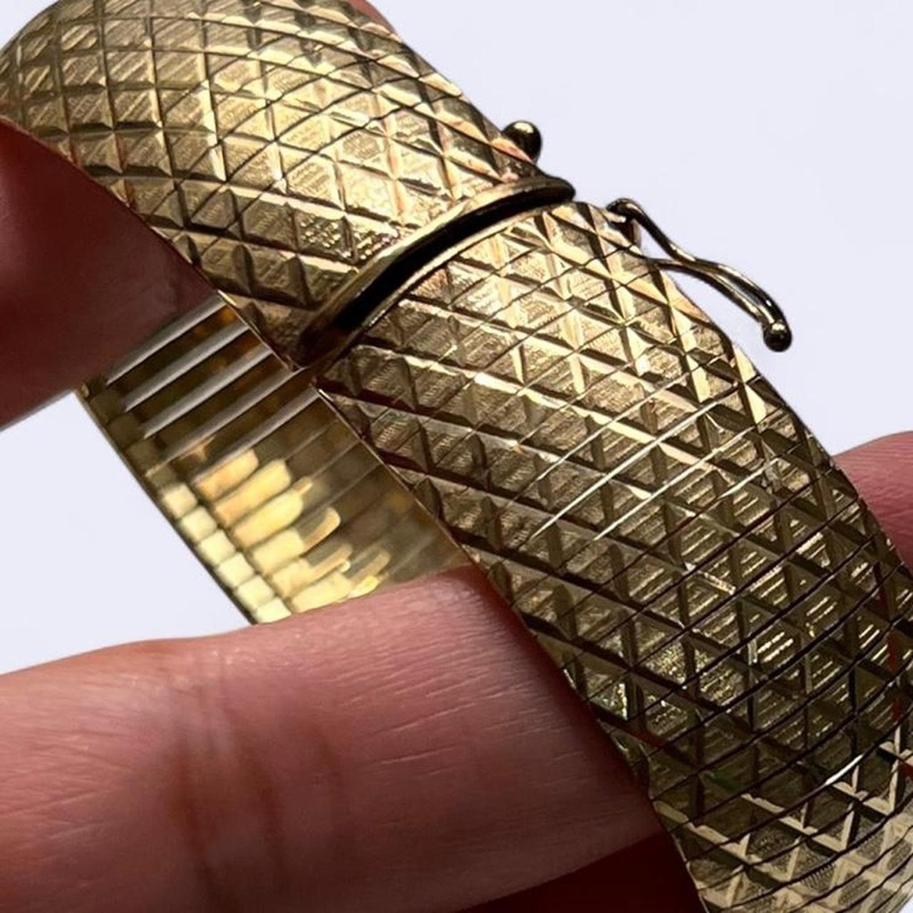 Technibond 18k plated Gold Bracelet - Picture 5 of 15